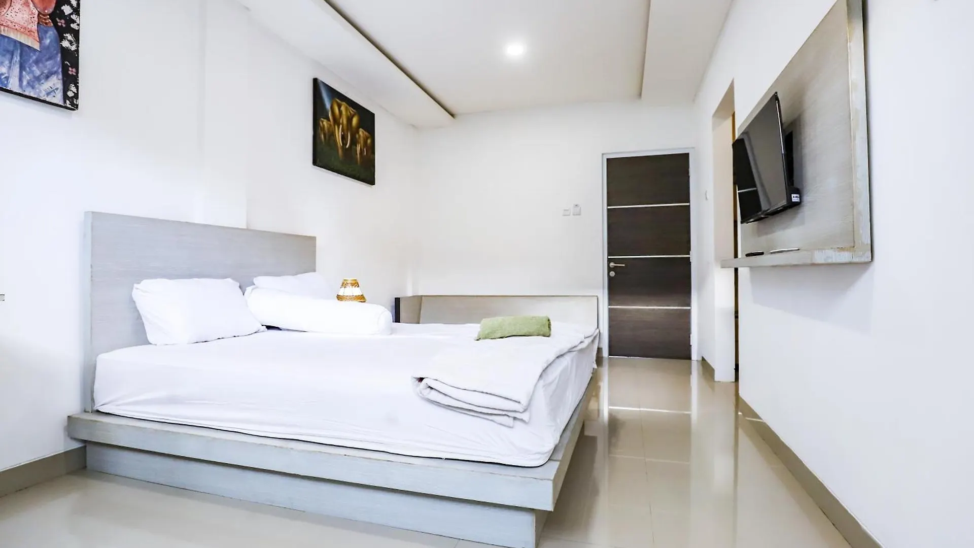 Гостевой дом White Blue House 3 - Pvt Room, Shared Pool&Kitchen Убуд Индонезия